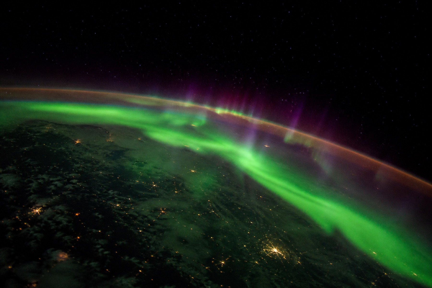 Aurore boréale vue depuis l'orbite
