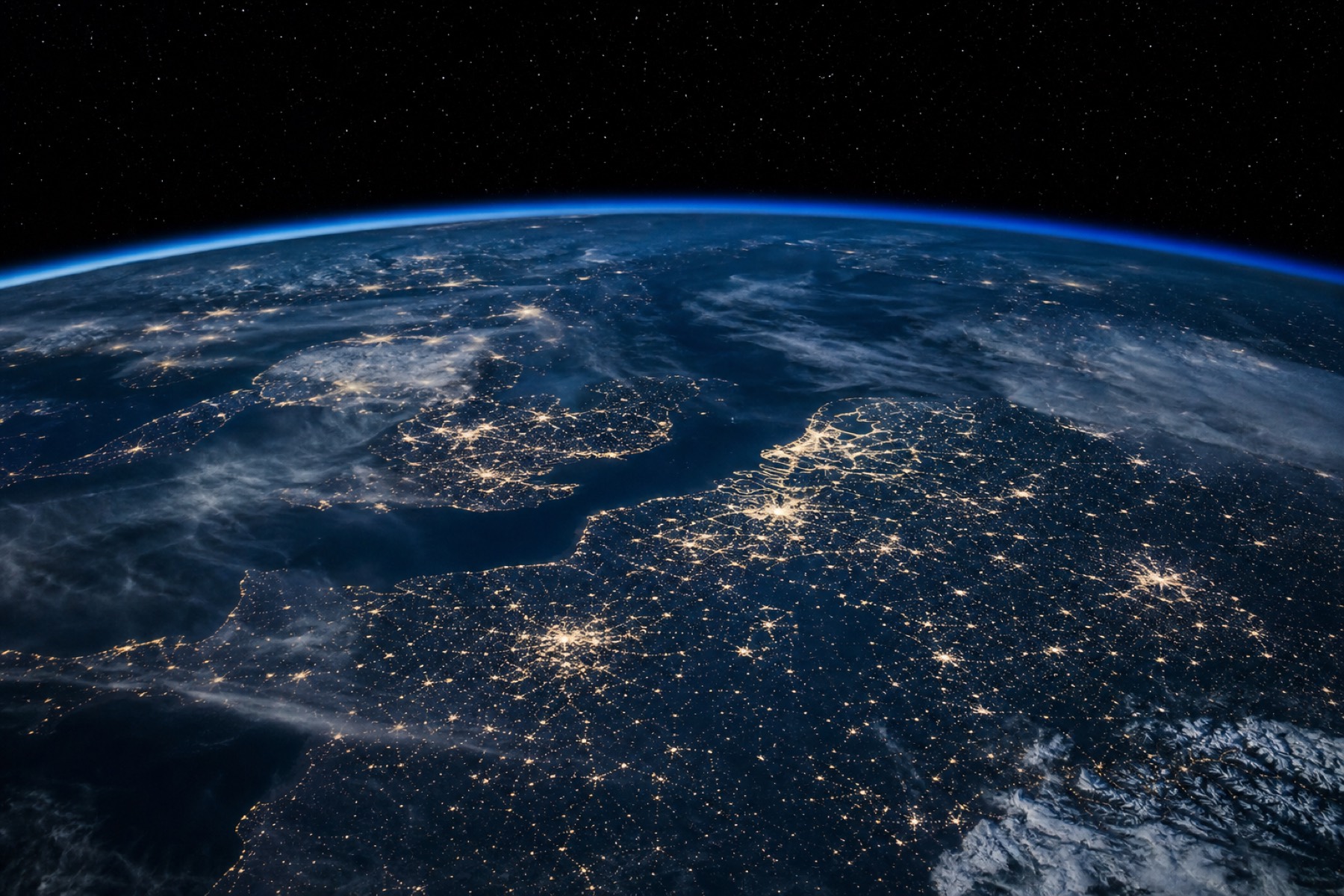 L'Europe de nuit vue depuis l'orbite terrestre